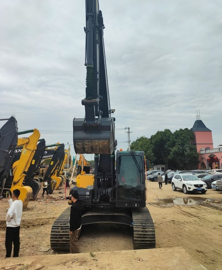 Volvo EC210 - Crawler excavator: picture 1 Volvo EC210 - Crawler excavator: picture 1