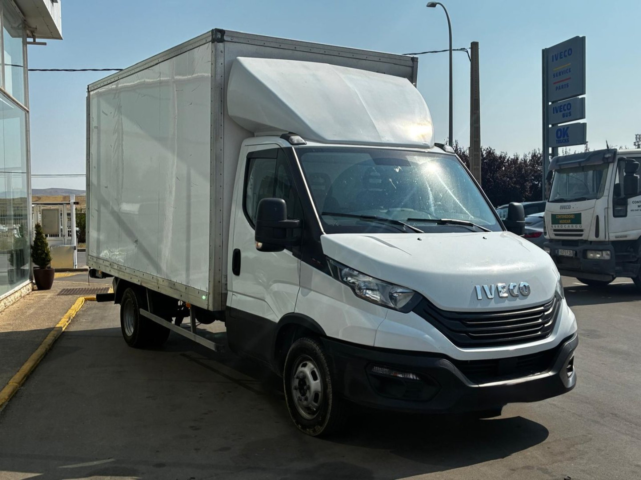 Caja cerrada con plataforma elevadora IVECO 35C16 3.0 20m3 - Box van: picture 3 Caja cerrada con plataforma elevadora IVECO 35C16 3.0 20m3 - Box van: picture 3