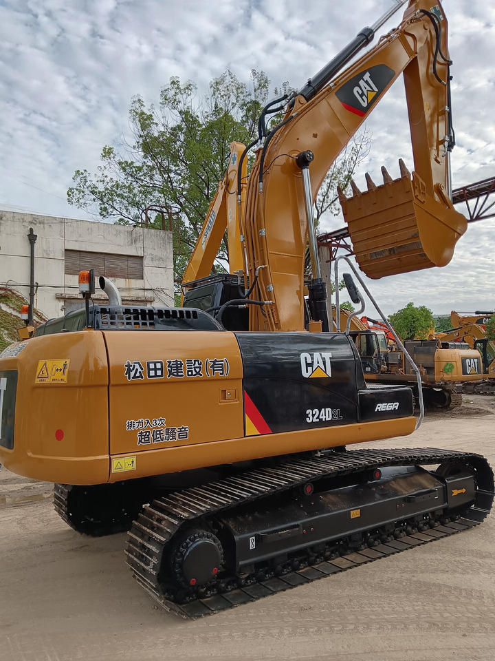 CAT 324DL - Crawler excavator: picture 2 CAT 324DL - Crawler excavator: picture 2