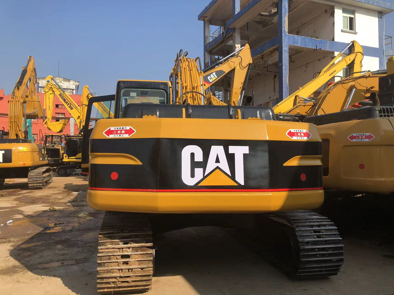 CATERPILLAR 320BL - Crawler excavator: picture 2 CATERPILLAR 320BL - Crawler excavator: picture 2
