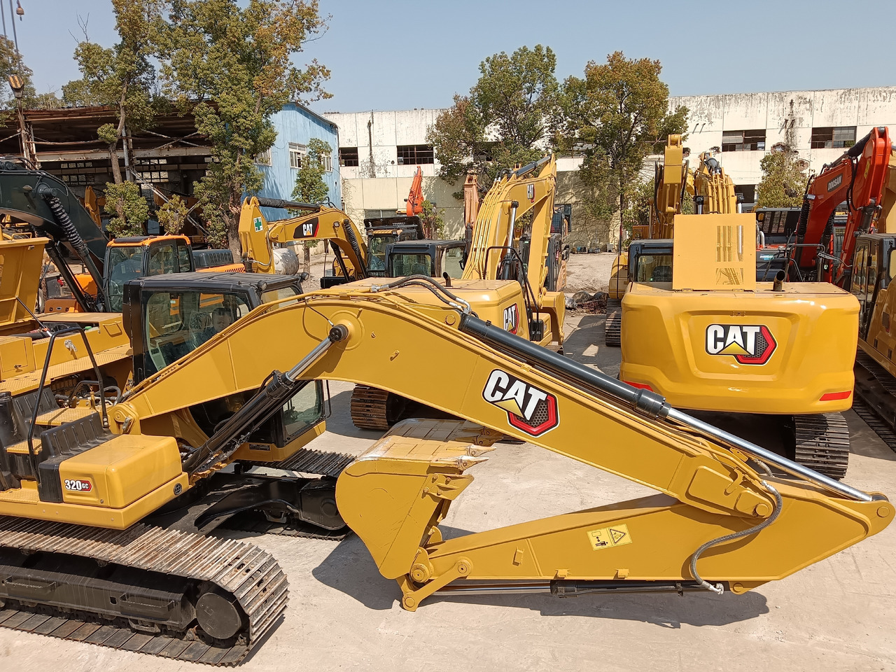 CATERPILLAR 320GC CAT 320 GC - Crawler excavator: picture 2 CATERPILLAR 320GC CAT 320 GC - Crawler excavator: picture 2