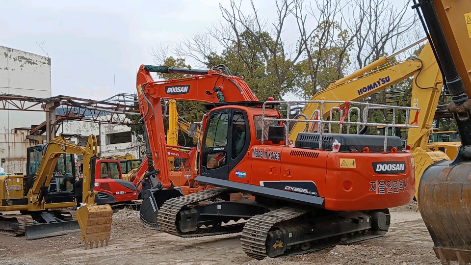 DOOSAN DX 225 LC - 9 C DX225 LCA - Crawler excavator: picture 3 DOOSAN DX 225 LC - 9 C DX225 LCA - Crawler excavator: picture 3