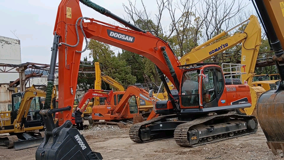 DOOSAN DX225 LC - 9C - Crawler excavator: picture 3 DOOSAN DX225 LC - 9C - Crawler excavator: picture 3