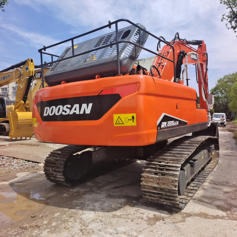 DOOSAN DX225LCA DX225 LC - 9C - Crawler excavator: picture 3 DOOSAN DX225LCA DX225 LC - 9C - Crawler excavator: picture 3