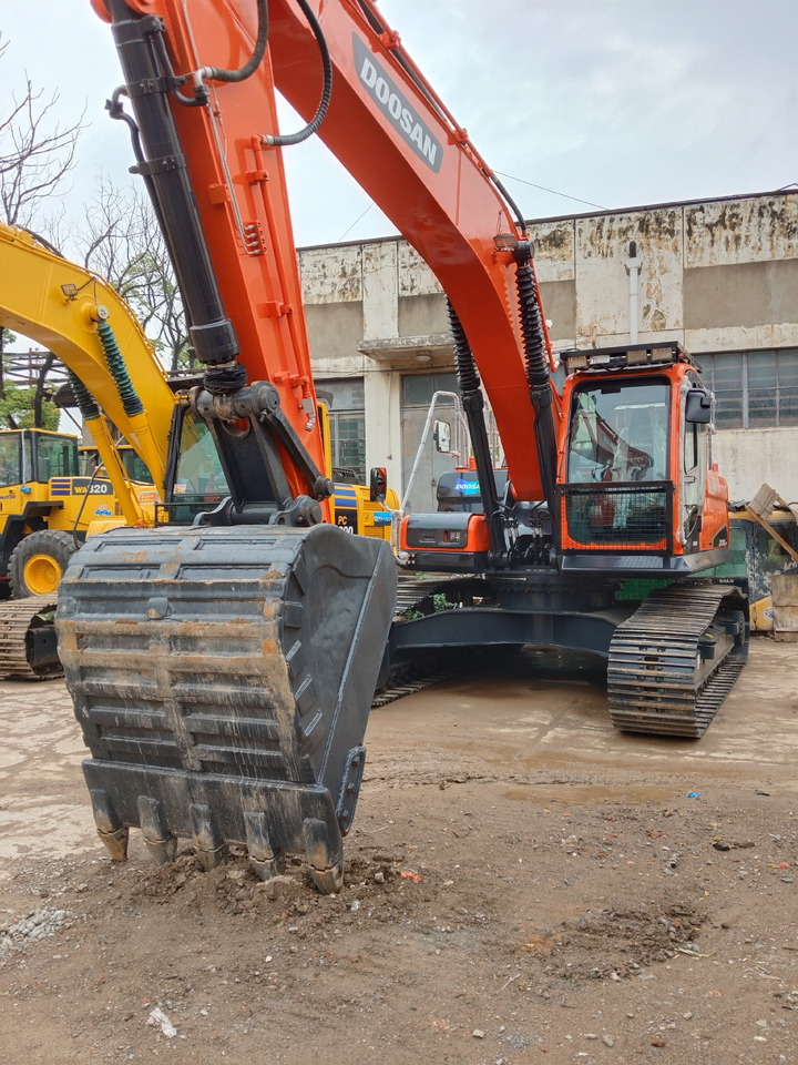 DOOSAN DX300 LC Durable 30-Ton Crawler Excavator - Crawler excavator: picture 3 DOOSAN DX300 LC Durable 30-Ton Crawler Excavator - Crawler excavator: picture 3
