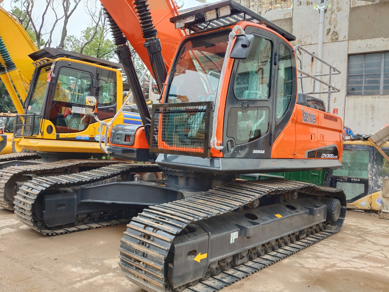DOOSAN DX300 LC Durable 30-Ton Crawler Excavator - Crawler excavator: picture 1 DOOSAN DX300 LC Durable 30-Ton Crawler Excavator - Crawler excavator: picture 1