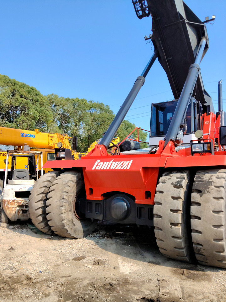 FANTUZZI CS45KM - Reach stacker: picture 5 FANTUZZI CS45KM - Reach stacker: picture 5