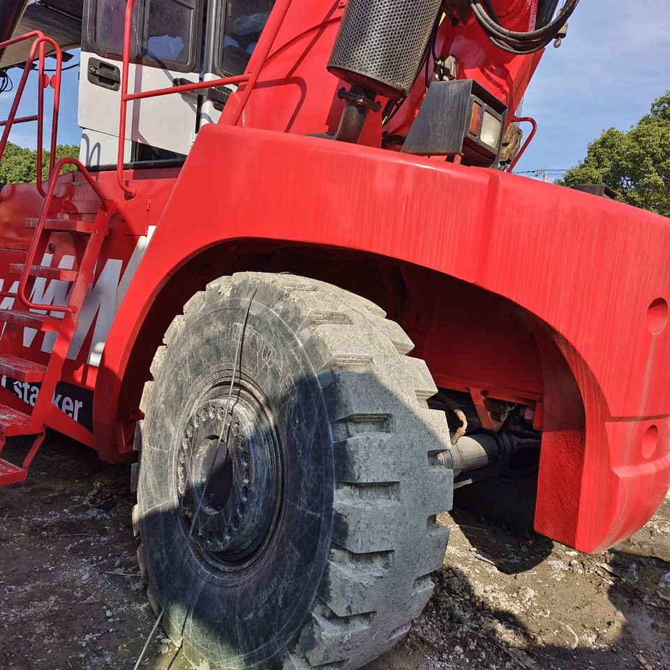 FANTUZZI CS45KMHD - Reach stacker: picture 3 FANTUZZI CS45KMHD - Reach stacker: picture 3