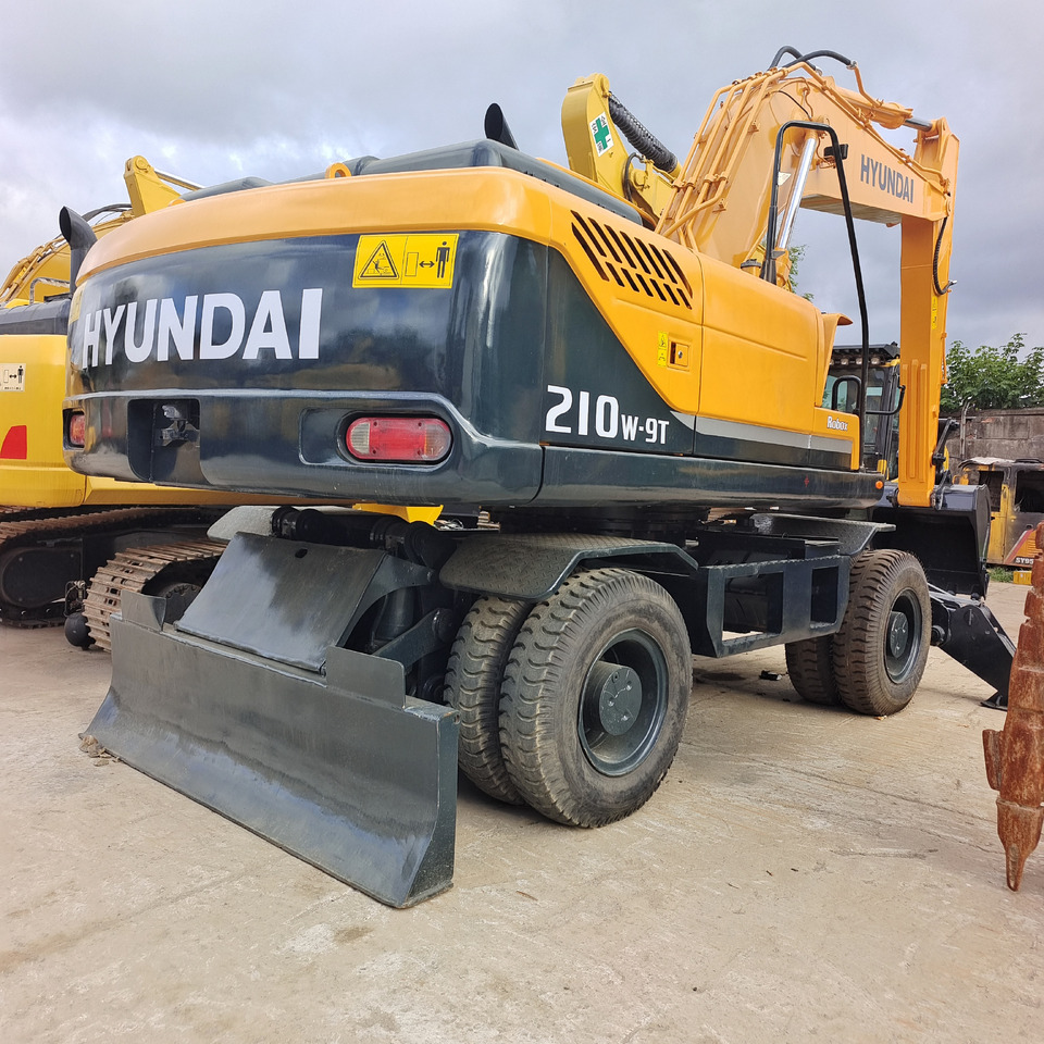 HYUNDAI 210W-9 - Wheel excavator: picture 2 HYUNDAI 210W-9 - Wheel excavator: picture 2