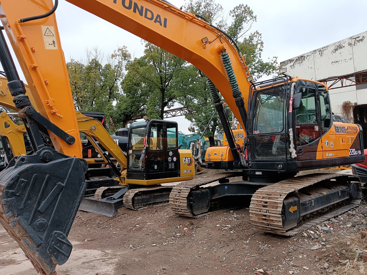 HYUNDAI 220LC-9S 220LC-9T 220LC - Crawler excavator: picture 4 HYUNDAI 220LC-9S 220LC-9T 220LC - Crawler excavator: picture 4