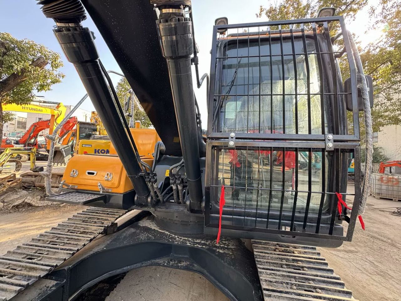 HYUNDAI 220LC-9S - Crawler excavator: picture 2 HYUNDAI 220LC-9S - Crawler excavator: picture 2