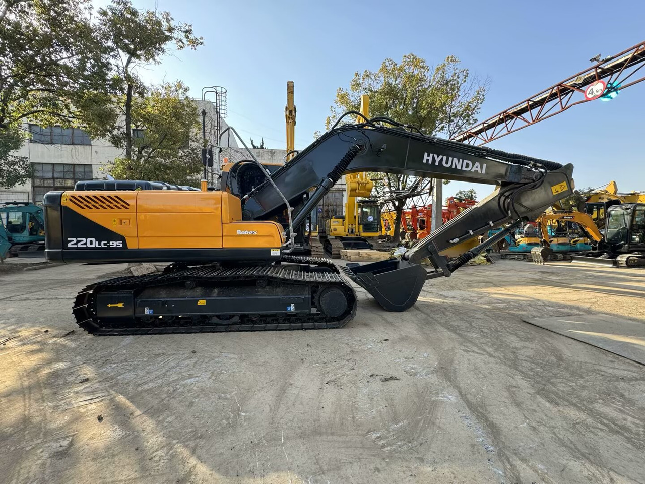 HYUNDAI 220LC-9S - Crawler excavator: picture 3 HYUNDAI 220LC-9S - Crawler excavator: picture 3