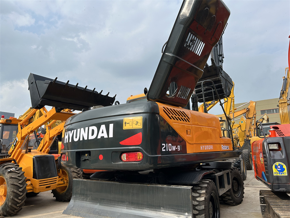 Hyundai 210w-9s HYUNDAI 210 W - 9 S - Wheel excavator: picture 2 Hyundai 210w-9s HYUNDAI 210 W - 9 S - Wheel excavator: picture 2