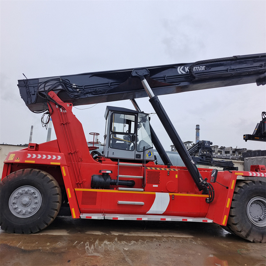 KALMAR DRF 450 - Reach stacker: picture 5 KALMAR DRF 450 - Reach stacker: picture 5