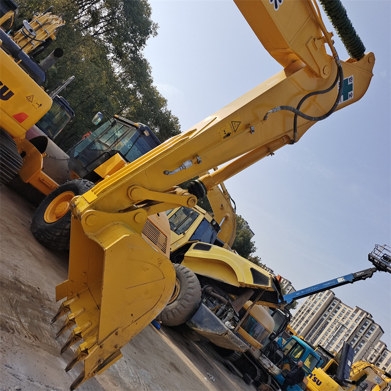 KOMATSU PC220-8N1 - Crawler excavator: picture 5 KOMATSU PC220-8N1 - Crawler excavator: picture 5