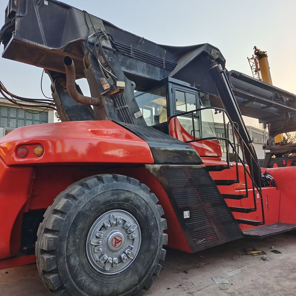 SANY SRSC 45 C30 - Reach stacker: picture 1 SANY SRSC 45 C30 - Reach stacker: picture 1