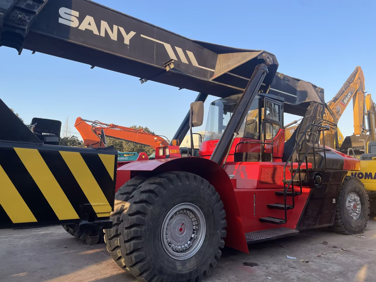 SANY SRSC 45 C30 - Reach stacker: picture 3 SANY SRSC 45 C30 - Reach stacker: picture 3
