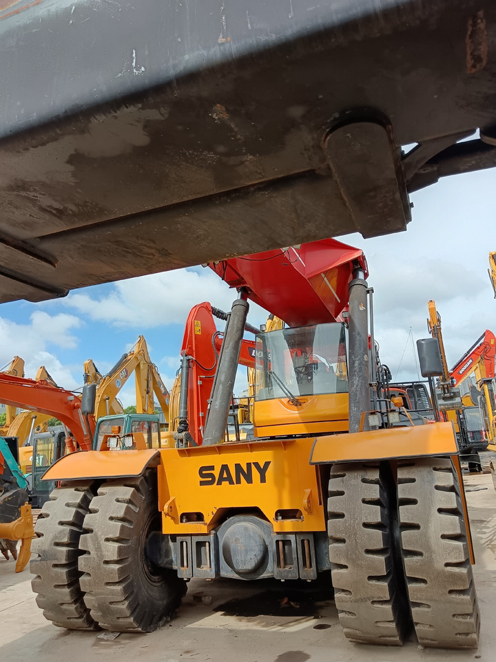 SANY SRSC45C30 REACH CRANE 45 TON - Reach stacker: picture 3 SANY SRSC45C30 REACH CRANE 45 TON - Reach stacker: picture 3