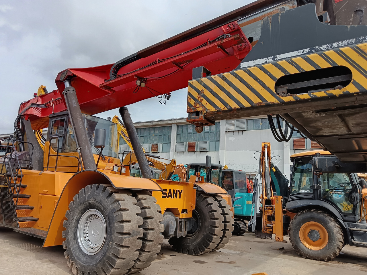 SANY SRSC45C30 REACH STACKER - Reach stacker: picture 3 SANY SRSC45C30 REACH STACKER - Reach stacker: picture 3