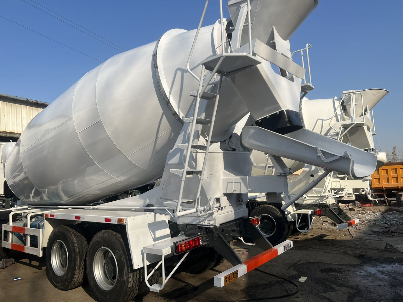 SINOTRUK HOWO 16 CBM CAPACITY - Concrete mixer truck: picture 5 SINOTRUK HOWO 16 CBM CAPACITY - Concrete mixer truck: picture 5