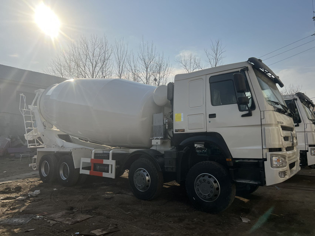 SINOTRUK HOWO 371 8X4 16 Cubic Meter SINOTRUK Howo Concrete Mixer Truck - Concrete mixer truck: picture 4 SINOTRUK HOWO 371 8X4 16 Cubic Meter SINOTRUK Howo Concrete Mixer Truck - Concrete mixer truck: picture 4