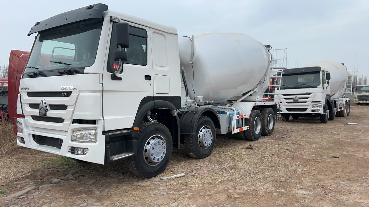 SINOTRUK HOWO 371 8X4 16 Cubic Meter SINOTRUK Howo Concrete Mixer Truck - Concrete mixer truck: picture 5 SINOTRUK HOWO 371 8X4 16 Cubic Meter SINOTRUK Howo Concrete Mixer Truck - Concrete mixer truck: picture 5