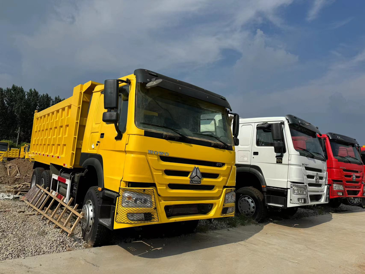 SINOTRUK HOWO 6*4 8*4 DUMP TRUCK - Tipper: picture 2 SINOTRUK HOWO 6*4 8*4 DUMP TRUCK - Tipper: picture 2