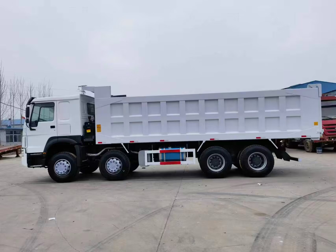 SINOTRUK HOWO 8*4 12 WHEELS TIRES 371 3750 380 400 420 6*4 - Tipper: picture 2 SINOTRUK HOWO 8*4 12 WHEELS TIRES 371 3750 380 400 420 6*4 - Tipper: picture 2