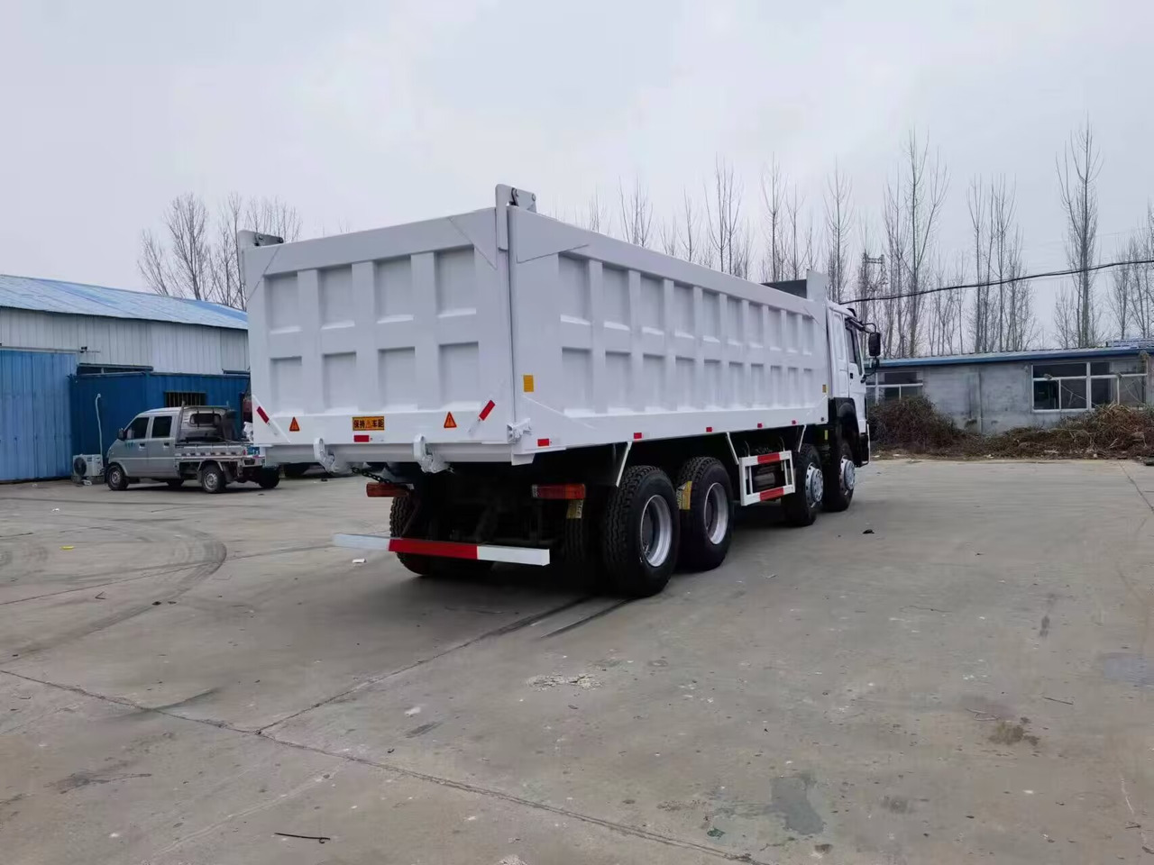 SINOTRUK HOWO 8*4 12 WHEELS TIRES 371 3750 380 400 420 6*4 - Tipper: picture 4 SINOTRUK HOWO 8*4 12 WHEELS TIRES 371 3750 380 400 420 6*4 - Tipper: picture 4