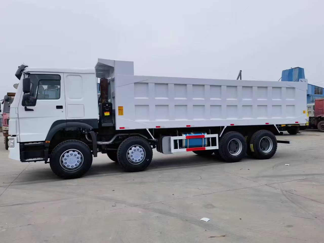 SINOTRUK HOWO 8*4 - Tipper: picture 5 SINOTRUK HOWO 8*4 - Tipper: picture 5