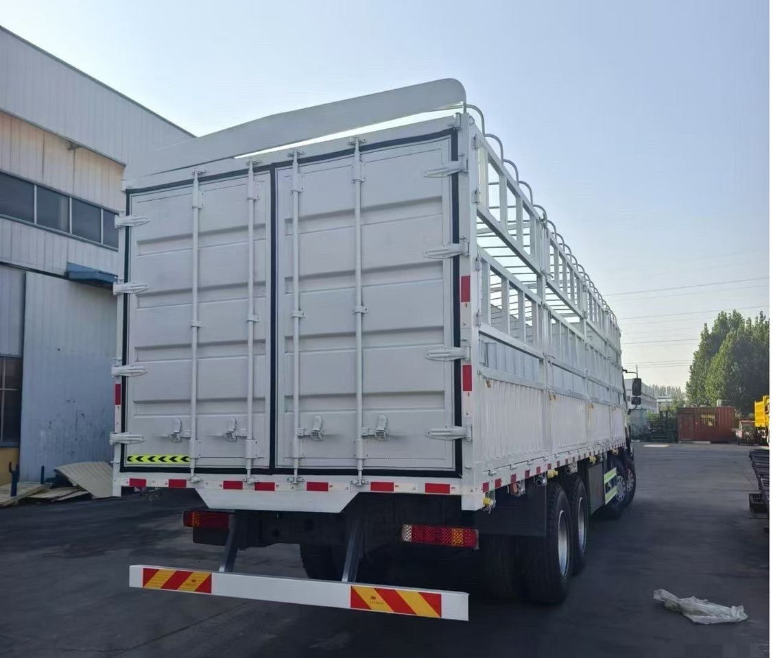 SINOTRUK HOWO 8*4 WITH FENCE - Tipper: picture 5 SINOTRUK HOWO 8*4 WITH FENCE - Tipper: picture 5