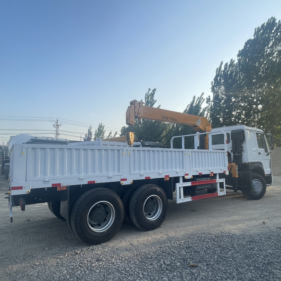 SINOTRUK HOWO 8 TON TRUCK-MOUNTED CRANE - Crane truck: picture 1 SINOTRUK HOWO 8 TON TRUCK-MOUNTED CRANE - Crane truck: picture 1