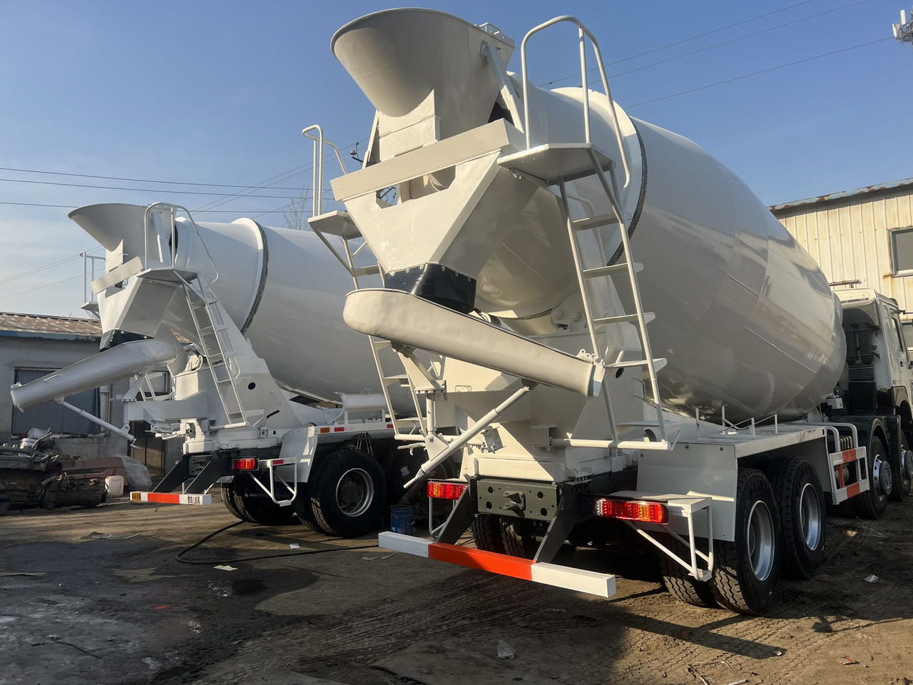 SINOTRUK howo 371 HP 16 CBM - Concrete mixer truck: picture 3 SINOTRUK howo 371 HP 16 CBM - Concrete mixer truck: picture 3