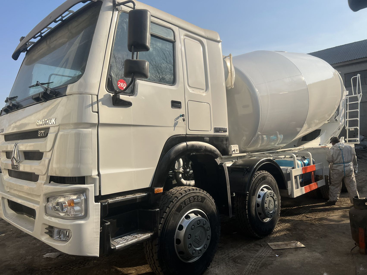 SINOTRUK howo 371 HP 16 CBM - Concrete mixer truck: picture 2 SINOTRUK howo 371 HP 16 CBM - Concrete mixer truck: picture 2