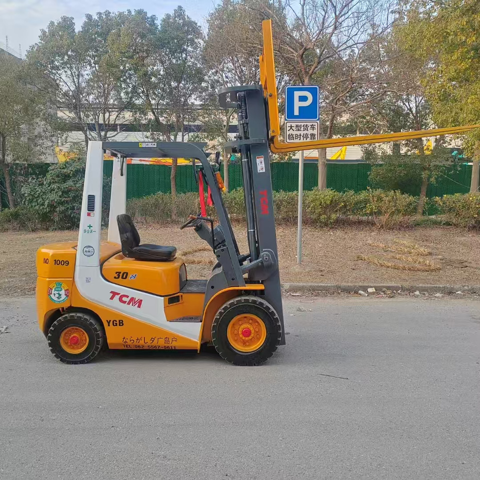 TCM FD 30 THREE FRAME STAGES - Diesel forklift: picture 3 TCM FD 30 THREE FRAME STAGES - Diesel forklift: picture 3