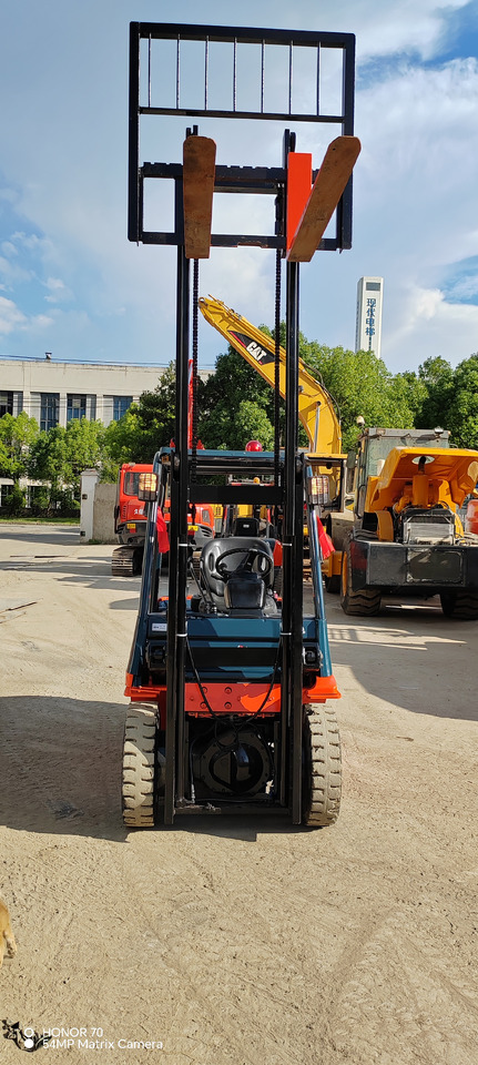 TOYOTA FD30 - Forklift: picture 2 TOYOTA FD30 - Forklift: picture 2