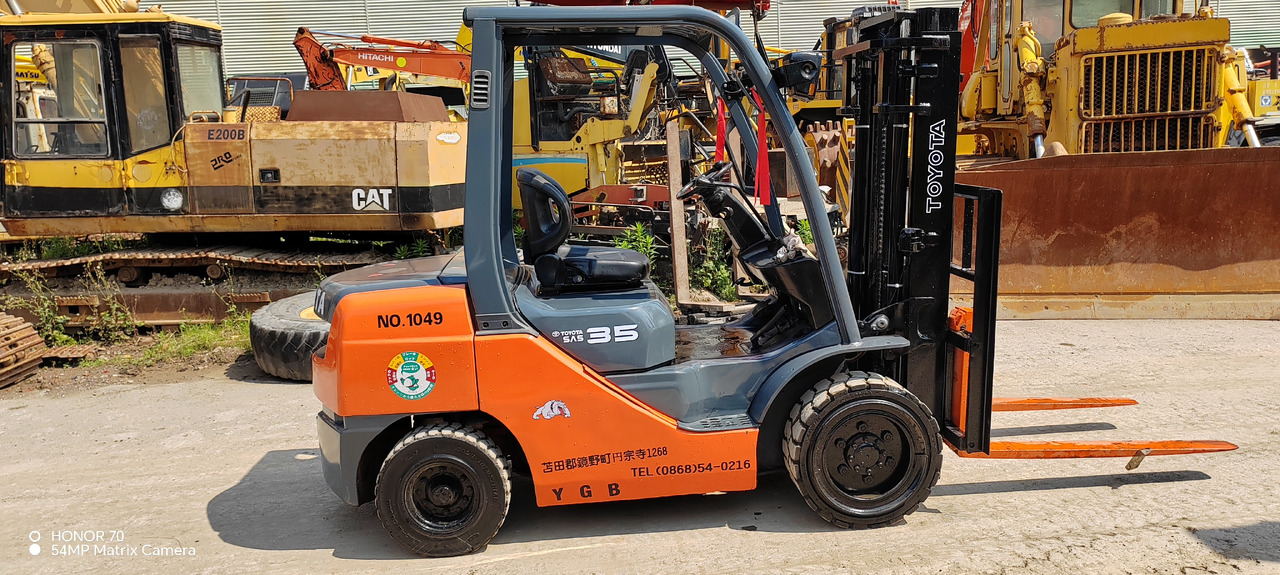 TOYOTA FD35 - Forklift: picture 1 TOYOTA FD35 - Forklift: picture 1