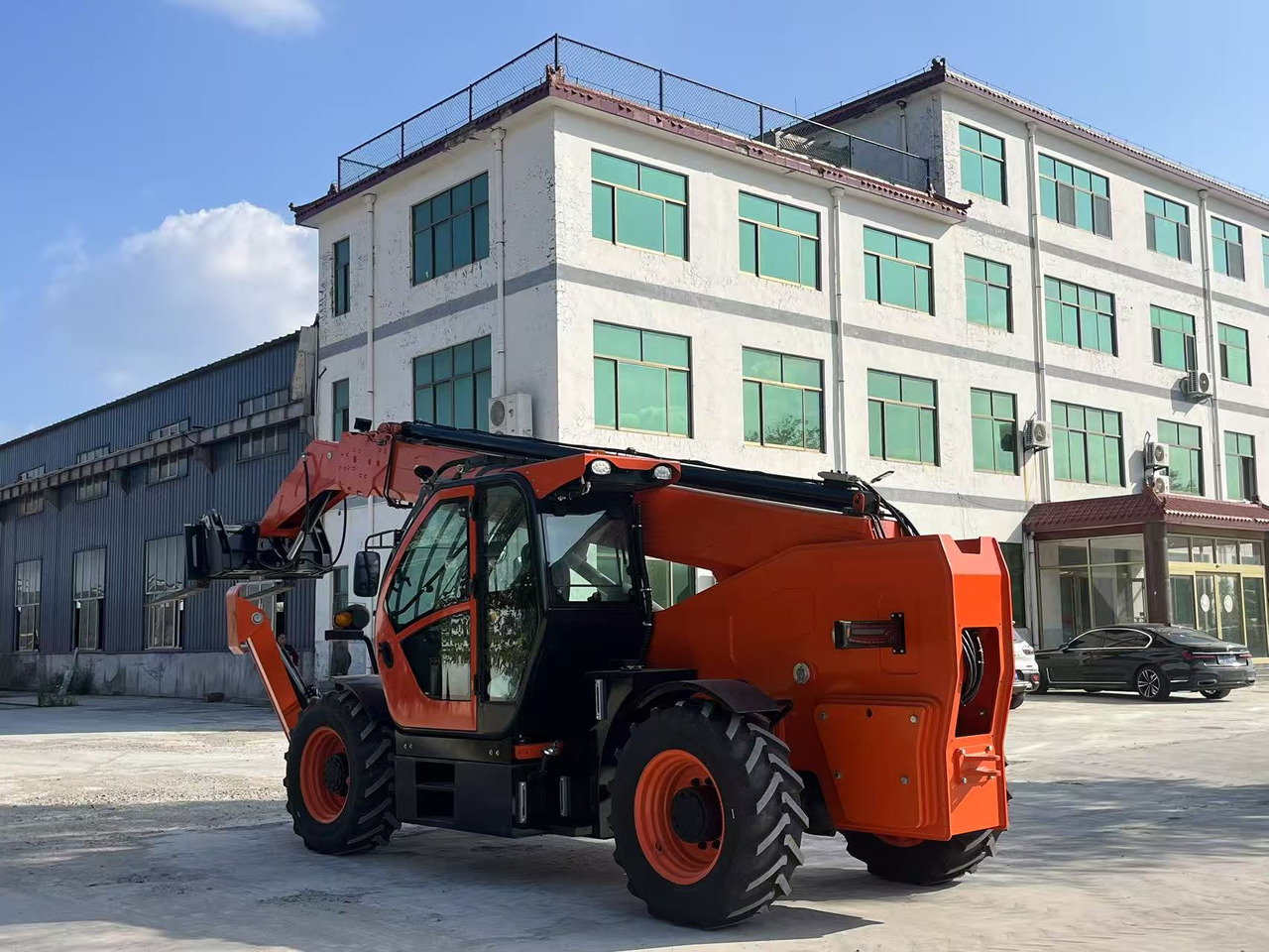 XCMG 17.5 METER BRAND NEW - Telescopic handler: picture 3 XCMG 17.5 METER BRAND NEW - Telescopic handler: picture 3