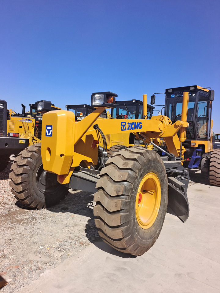 XCMG GR1803 - Grader: picture 3 XCMG GR1803 - Grader: picture 3
