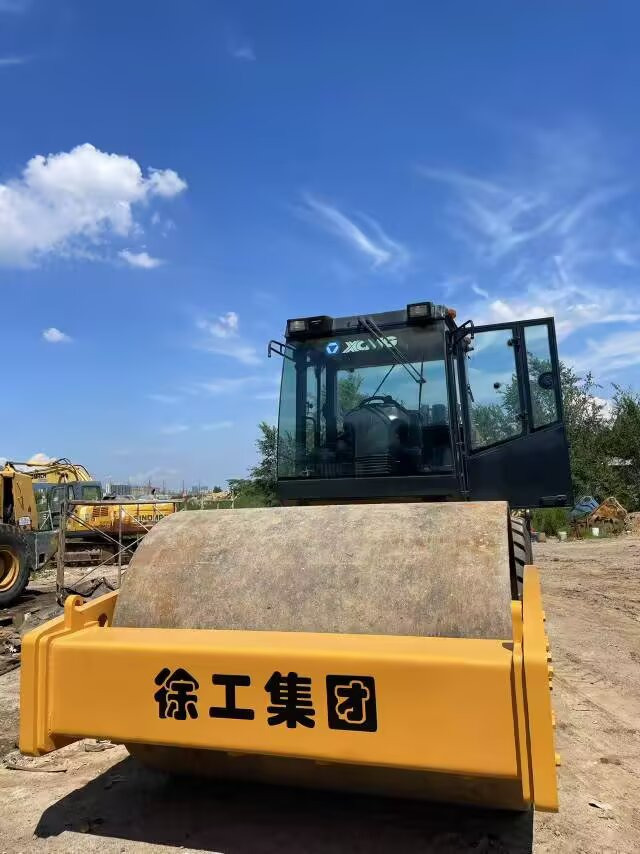 XCMG XS222J - Road roller: picture 4 XCMG XS222J - Road roller: picture 4