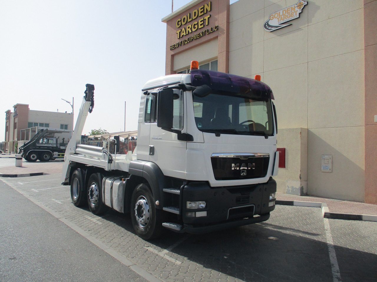 MAN TGS 26.360 6x2 Skip Loader - Skip loader truck: picture 1 MAN TGS 26.360 6x2 Skip Loader - Skip loader truck: picture 1