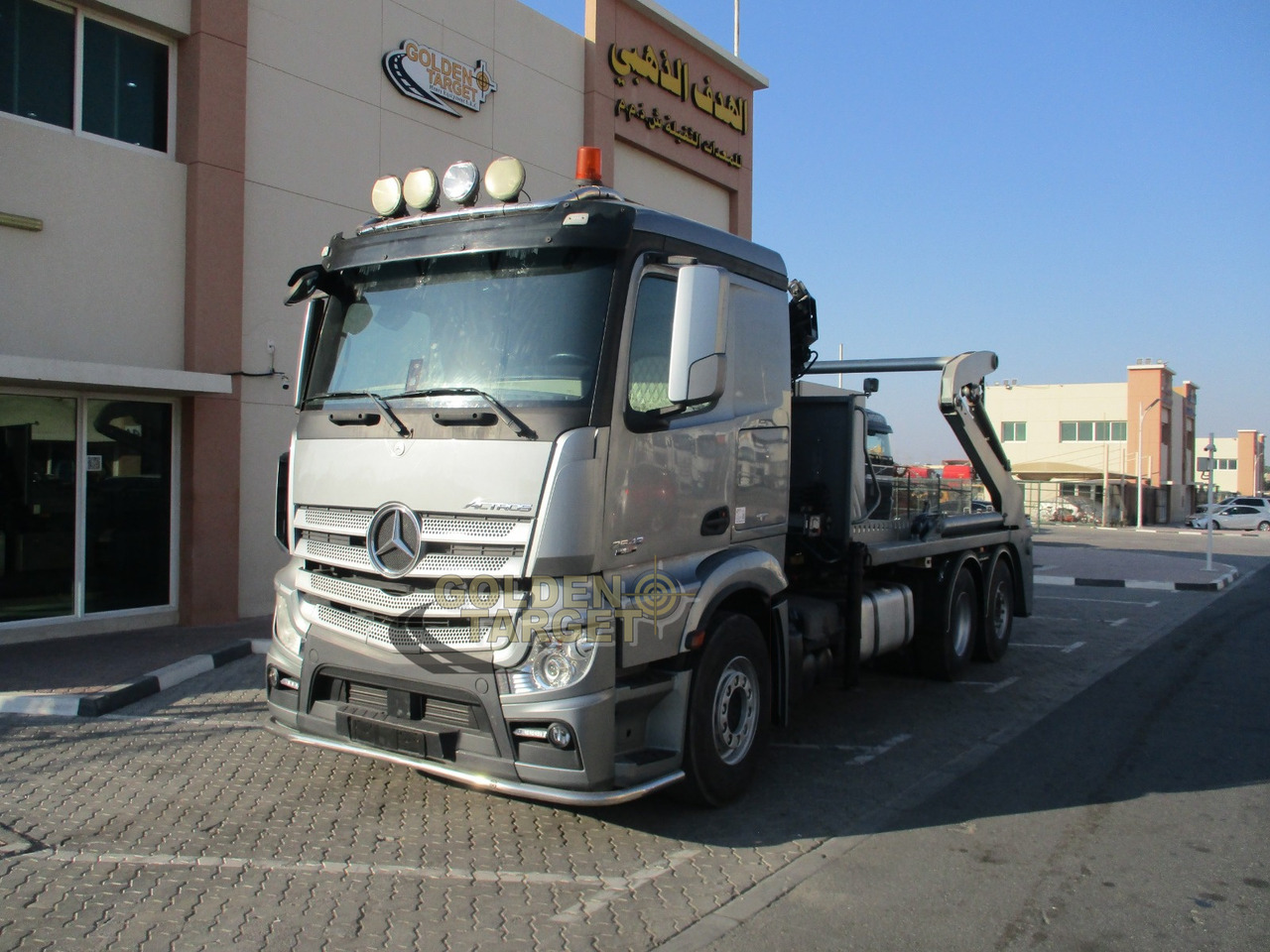 MERCEDES-BENZ 2642 6×2 DOUBLE SKIP LOADER with HIAB Crane - Skip loader truck: picture 2 MERCEDES-BENZ 2642 6×2 DOUBLE SKIP LOADER with HIAB Crane - Skip loader truck: picture 2