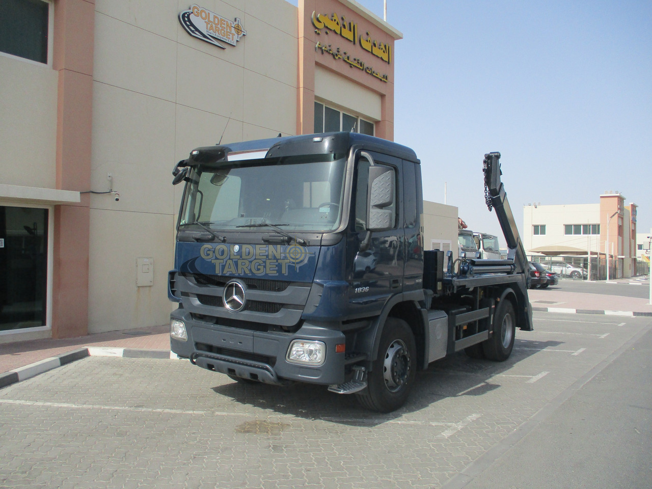 MERCEDES-BENZ Actros 1836 4x2 Skip Loader - Skip loader truck: picture 2 MERCEDES-BENZ Actros 1836 4x2 Skip Loader - Skip loader truck: picture 2