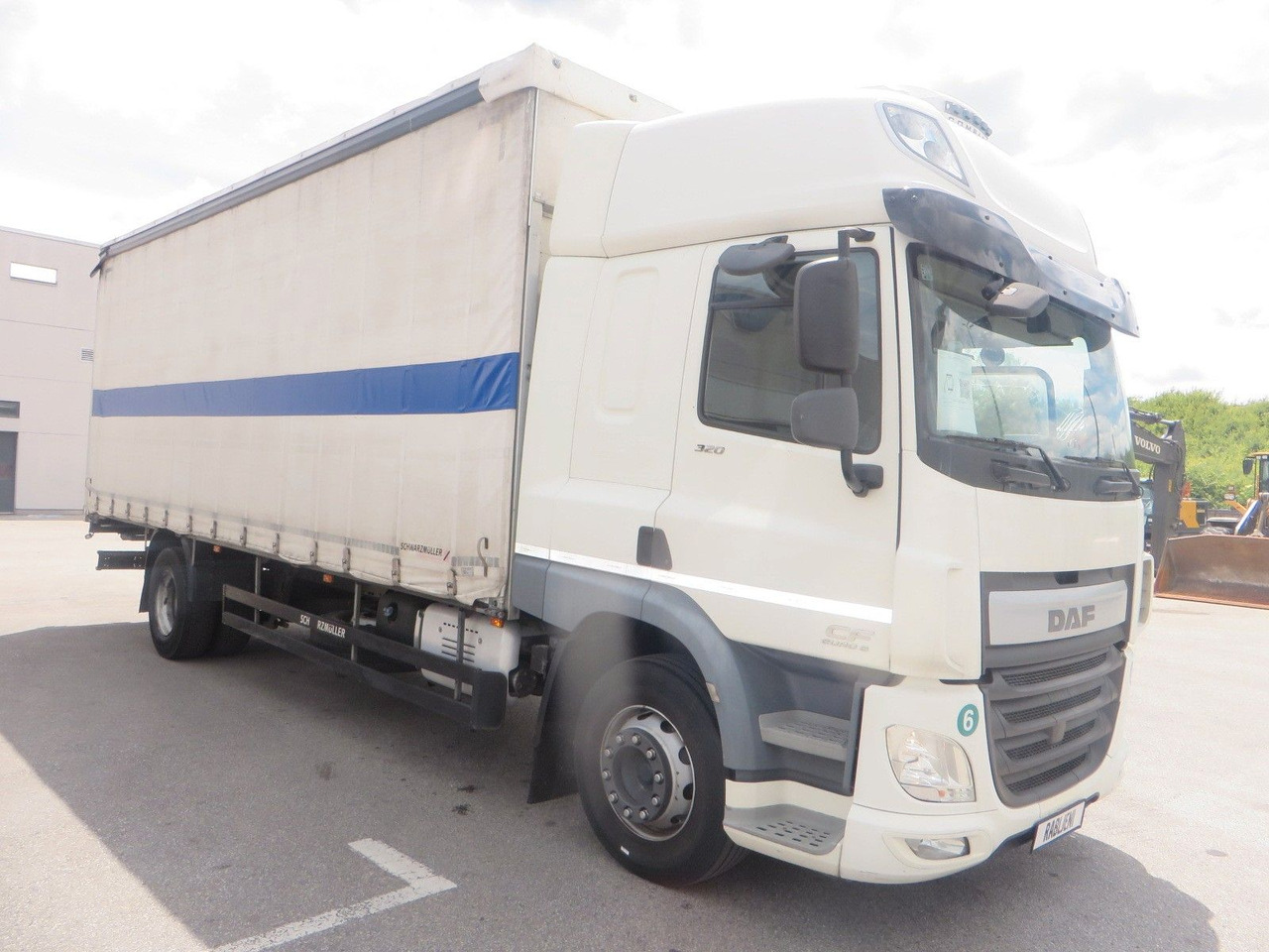 DAF CF320 4x2 18T Curtainside 7.70m - Curtainsider truck: picture 2 DAF CF320 4x2 18T Curtainside 7.70m - Curtainsider truck: picture 2