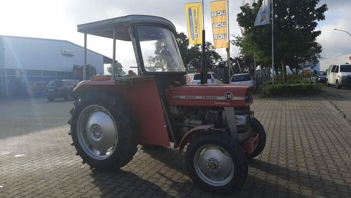Massey Ferguson 133 - Farm tractor: picture 3 Massey Ferguson 133 - Farm tractor: picture 3