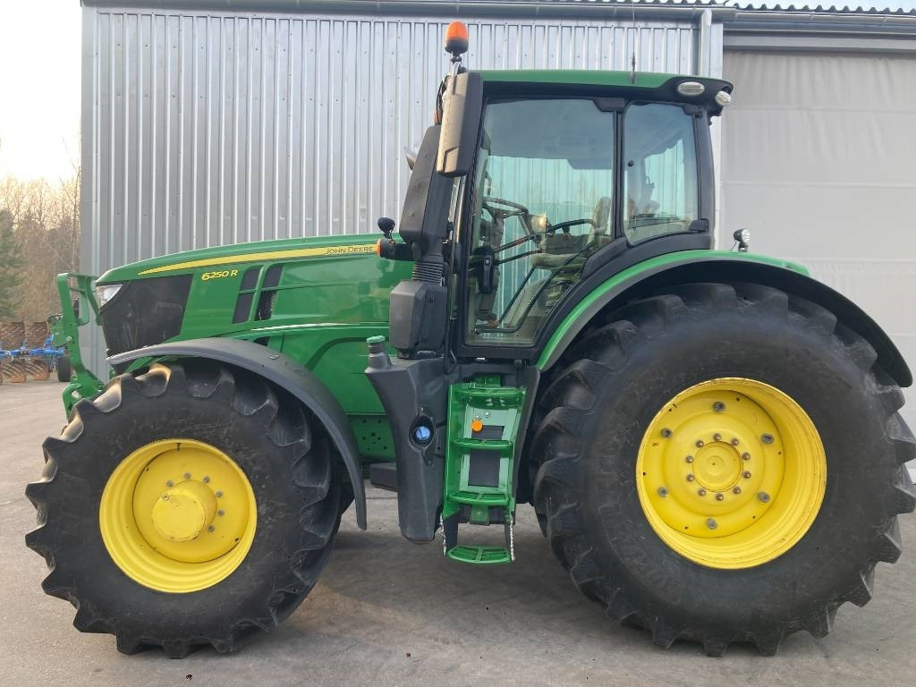 John Deere 6250 R - Farm tractor: picture 2 John Deere 6250 R - Farm tractor: picture 2