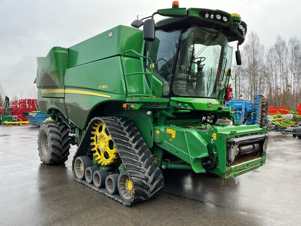 John Deere S 785i - Combine harvester: picture 1 John Deere S 785i - Combine harvester: picture 1