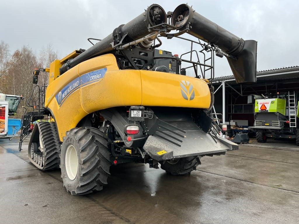 New Holland CR 9.90 - Combine harvester: picture 5 New Holland CR 9.90 - Combine harvester: picture 5