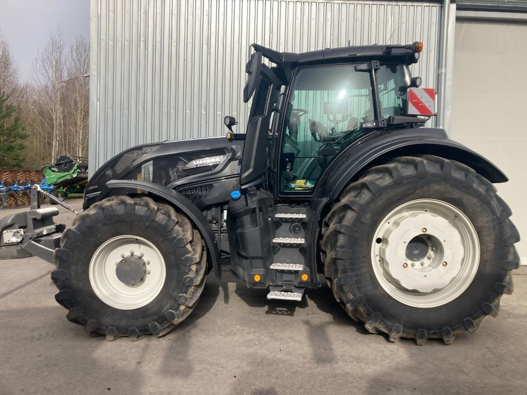 Valtra Q 305 - Farm tractor: picture 2 Valtra Q 305 - Farm tractor: picture 2