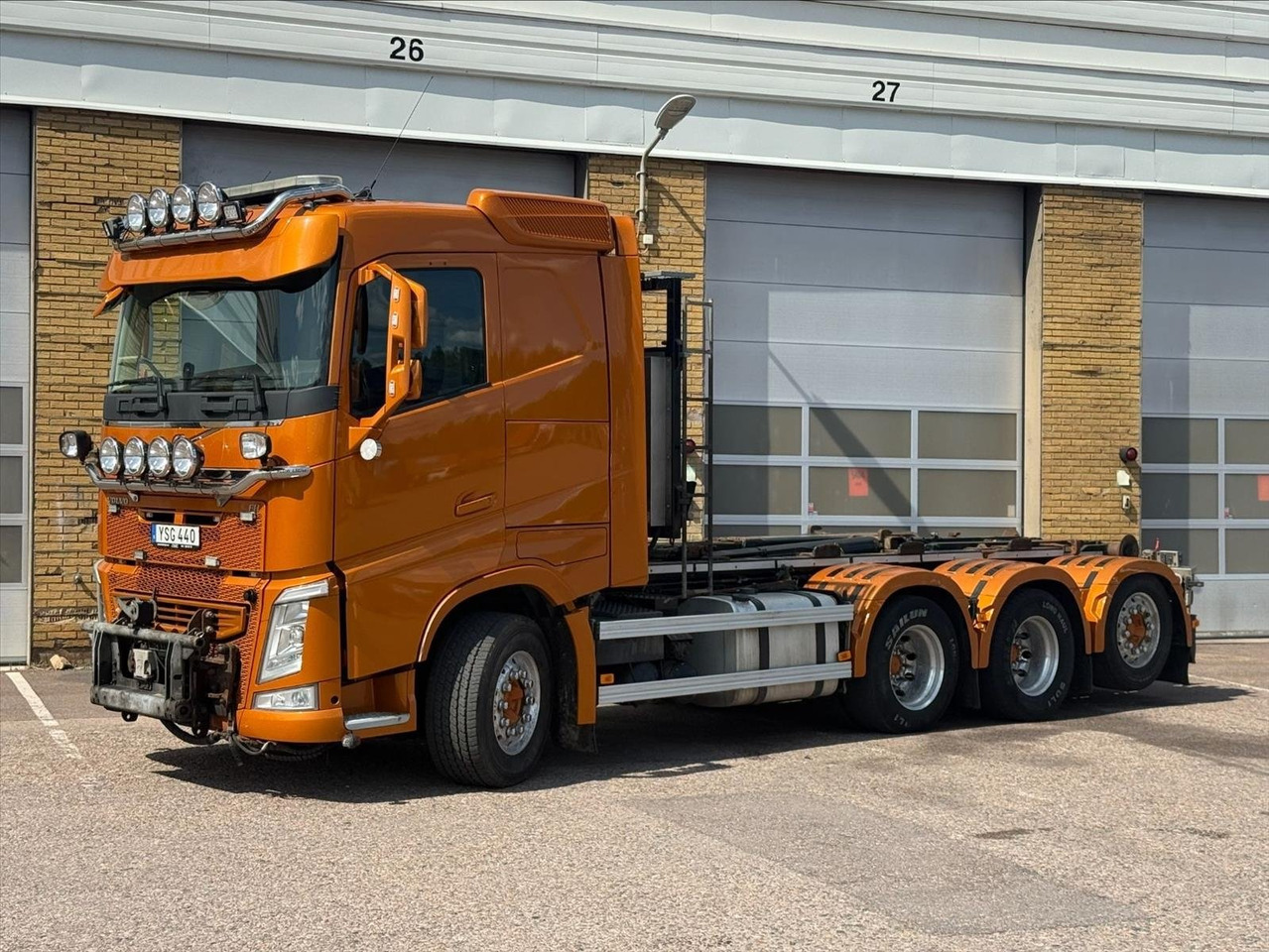 Lastväxlare Volvo FH 12.8 I-Shift, 510hk, 8x4 -2018 | Plogutrustad - Hook lift truck: picture 1 Lastväxlare Volvo FH 12.8 I-Shift, 510hk, 8x4 -2018 | Plogutrustad - Hook lift truck: picture 1